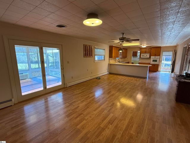 600 N Adair Street, Clinton, SC 29325