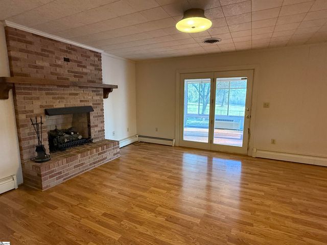 600 N Adair Street, Clinton, SC 29325