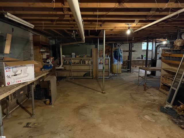 600 N Adair Street, Clinton, SC 29325