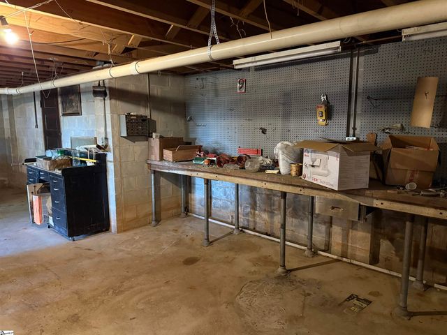 600 N Adair Street, Clinton, SC 29325