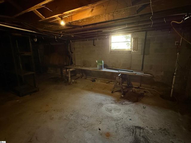 600 N Adair Street, Clinton, SC 29325