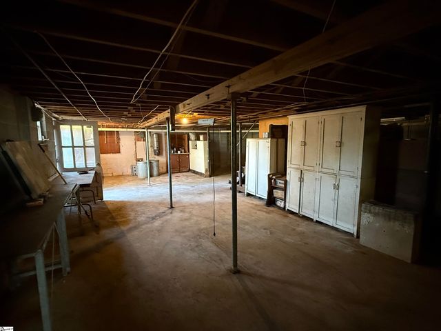 600 N Adair Street, Clinton, SC 29325