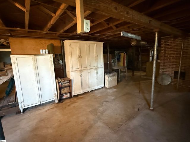 600 N Adair Street, Clinton, SC 29325