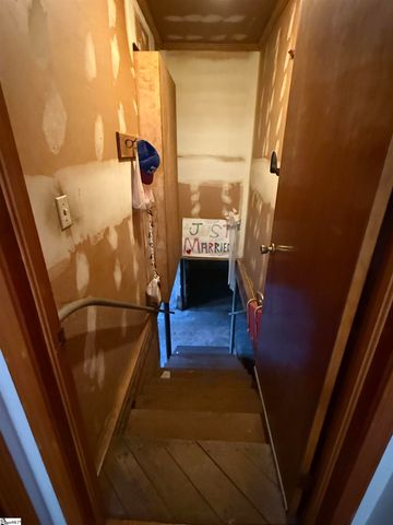 600 N Adair Street, Clinton, SC 29325