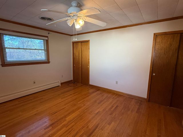 600 N Adair Street, Clinton, SC 29325