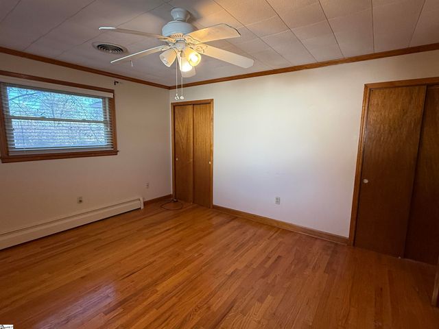 600 N Adair Street, Clinton, SC 29325