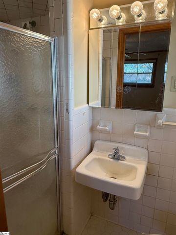 600 N Adair Street, Clinton, SC 29325