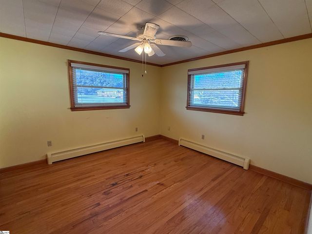 600 N Adair Street, Clinton, SC 29325