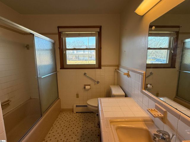 600 N Adair Street, Clinton, SC 29325