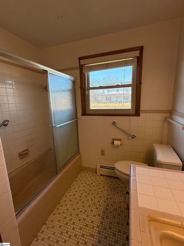 600 N Adair Street, Clinton, SC 29325