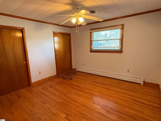 600 N Adair Street, Clinton, SC 29325