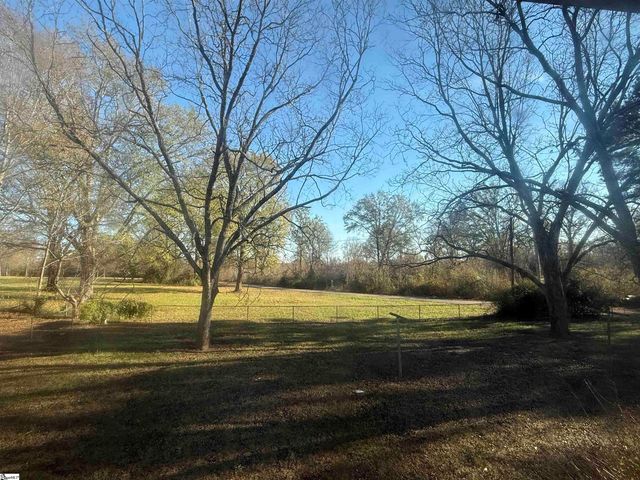 600 N Adair Street, Clinton, SC 29325