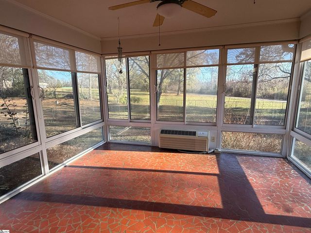 600 N Adair Street, Clinton, SC 29325