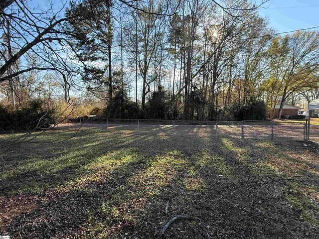 600 N Adair Street, Clinton, SC 29325