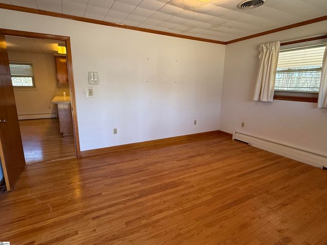 600 N Adair Street, Clinton, SC 29325