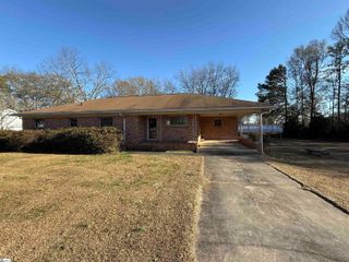 600 N Adair Street, Clinton, SC 29325