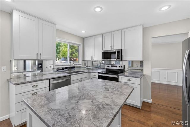 3798 Cambridge Crossing Drive, St Charles, MO 63304
