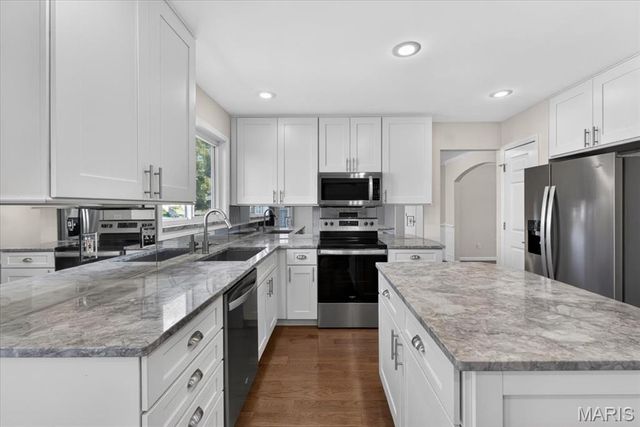 3798 Cambridge Crossing Drive, St Charles, MO 63304