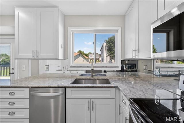 3798 Cambridge Crossing Drive, St Charles, MO 63304