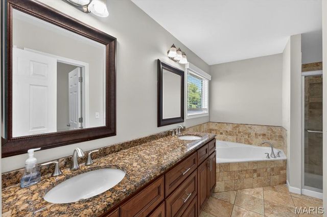 3798 Cambridge Crossing Drive, St Charles, MO 63304