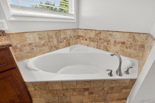 3798 Cambridge Crossing Drive, St Charles, MO 63304