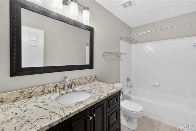3798 Cambridge Crossing Drive, St Charles, MO 63304