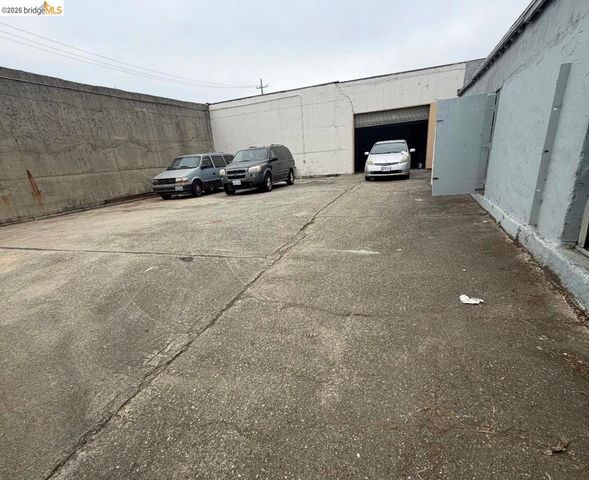 930 Pine, Oakland, CA 94607