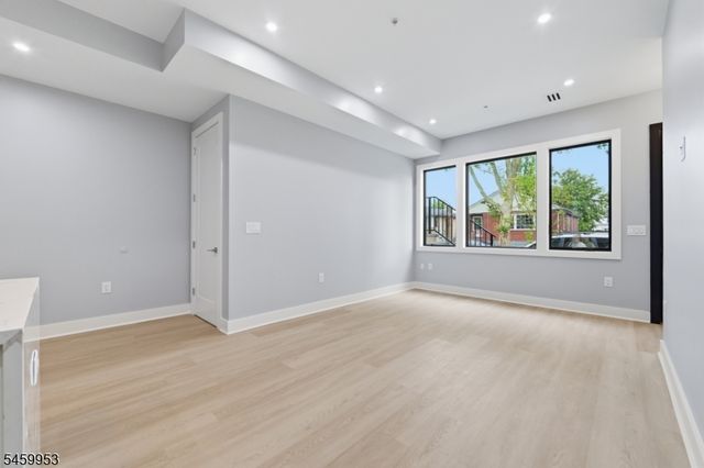 389 Virginia Ave 1, Jersey City, NJ 07304