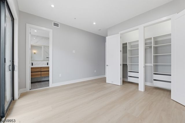 389 Virginia Ave 1, Jersey City, NJ 07304