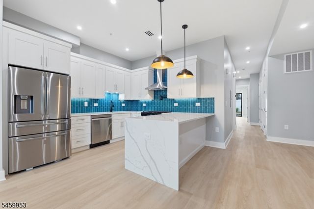 389 Virginia Ave 1, Jersey City, NJ 07304
