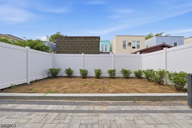 389 Virginia Ave 1, Jersey City, NJ 07304