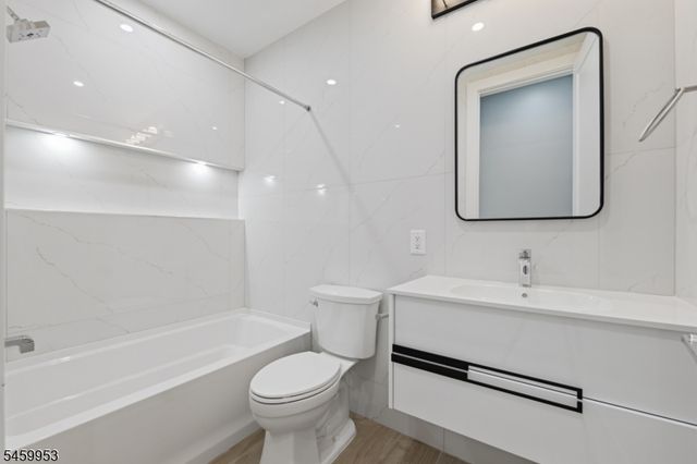 389 Virginia Ave 1, Jersey City, NJ 07304