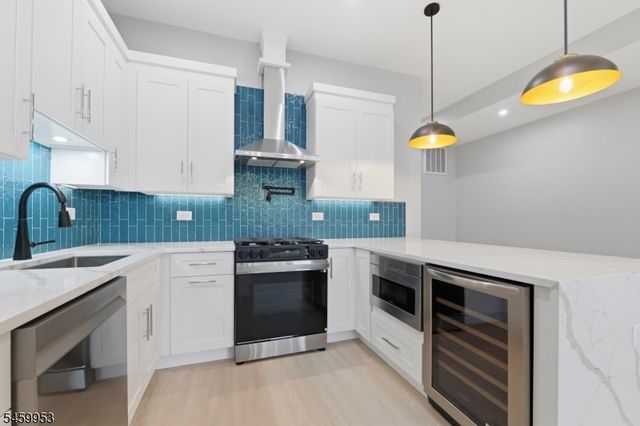 389 Virginia Ave 1, Jersey City, NJ 07304