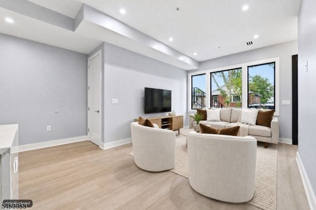 389 Virginia Ave 1, Jersey City, NJ 07304