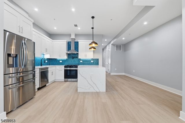 389 Virginia Ave 1, Jersey City, NJ 07304