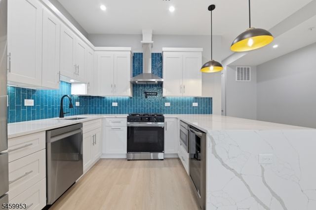 389 Virginia Ave 1, Jersey City, NJ 07304