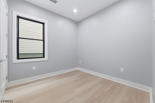 389 Virginia Ave 1, Jersey City, NJ 07304