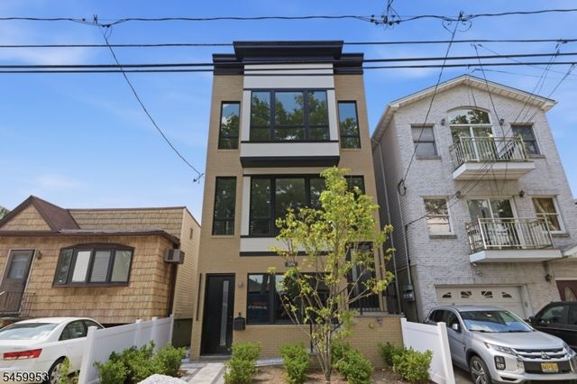 389 Virginia Ave 1, Jersey City, NJ 07304