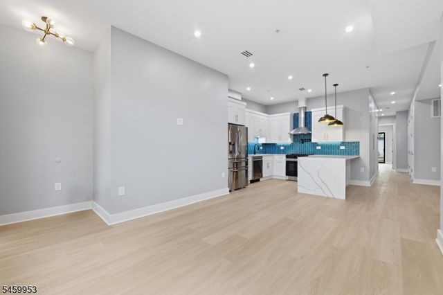 389 Virginia Ave 1, Jersey City, NJ 07304