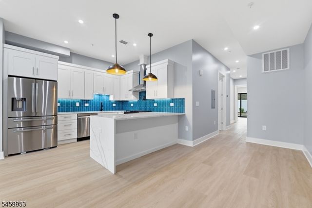 389 Virginia Ave 1, Jersey City, NJ 07304