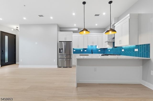 389 Virginia Ave 1, Jersey City, NJ 07304