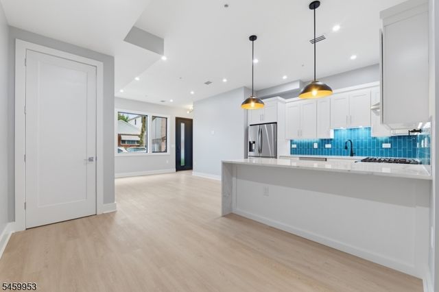 389 Virginia Ave 1, Jersey City, NJ 07304