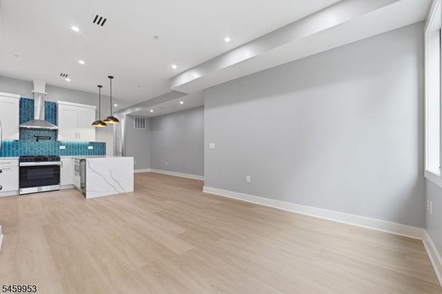 389 Virginia Ave 1, Jersey City, NJ 07304