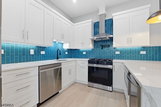 389 Virginia Ave 1, Jersey City, NJ 07304