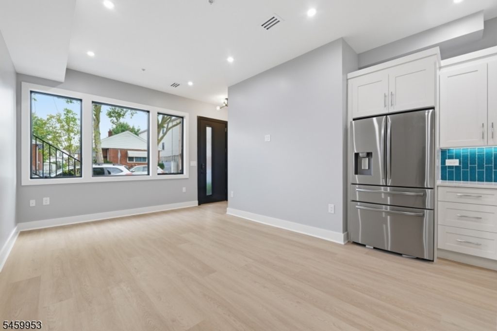 389 Virginia Ave 1, Jersey City, NJ 07304