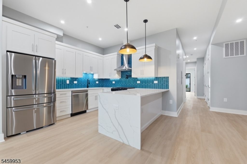 389 Virginia Ave 1, Jersey City, NJ 07304 — photo 3
