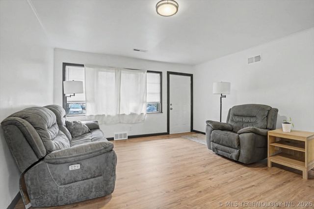 274 E 53rd Street N, Tulsa, OK 74126