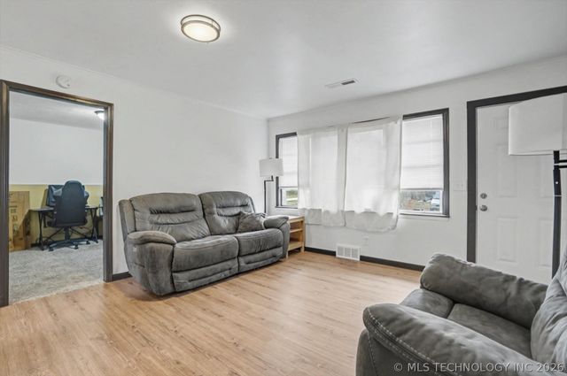 274 E 53rd Street N, Tulsa, OK 74126