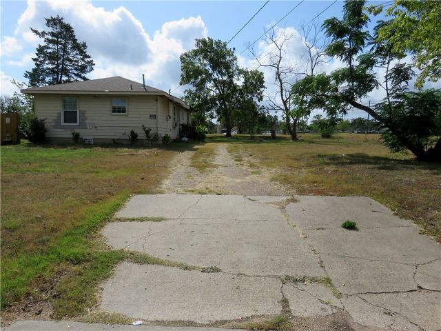 1413 Sandy Point Road, Bryan, TX 77803