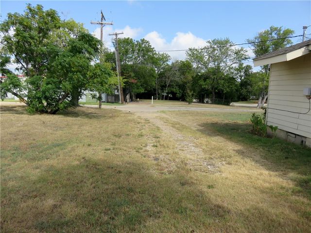 1413 Sandy Point Road, Bryan, TX 77803